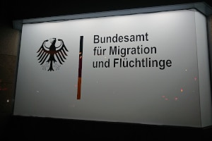 Über die Anerkennung als Flüchtling entscheidet das Bundesamt für Migration und Flüchtlinge.