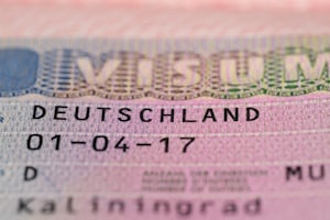 Aufenthaltsrecht: Ausländer müssen eine Erlaubnis zur Einreise bzw. zum Aufenthalt haben.