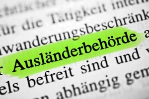 Aufenthaltstitel beantragen: Ein entsprechendes Formular gibt üblicherweise die örtliche Ausländerbehörde vor.