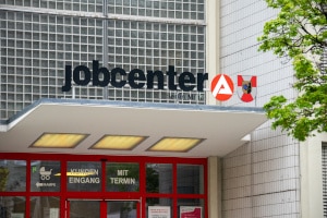 Die Jobcenter sind für die Bewilligung der Bürgergeld-Leistungen zuständig.