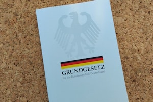 Sichere Drittstaaten: Eine Definition ist im Grundgesetz zu finden.