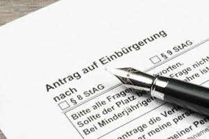 Spätaussiedler erhalten automatische die deutsche Staatsangehörigkeit. Eine Einbürgerung ist nicht nötig.
