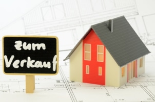 Die Verrentung einer Immobilie kann eine Möglichkeit sein, um die Rente aufzustocken.