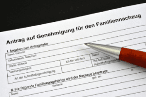 Das Visum zur Familienzusammenführung setzt eine Krankenversicherung, gewisse Deutschkenntnisse und weitere Dokumente voraus.